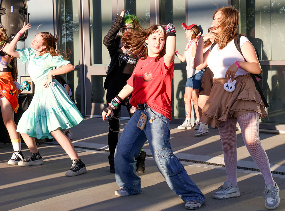 Teens dancing