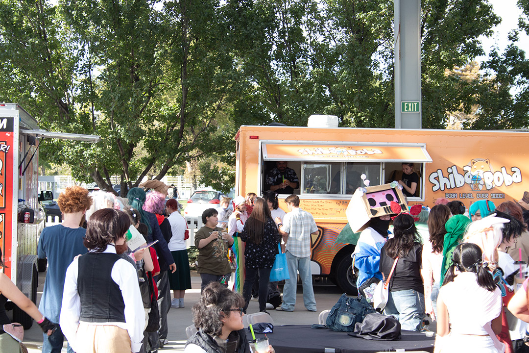 Attendees at the food trucks, yum!